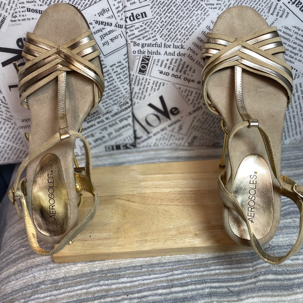 NWOT Aerosoles Sexy Gold and Beige Strappy 3 1/4 inch Heels in Size 10M
